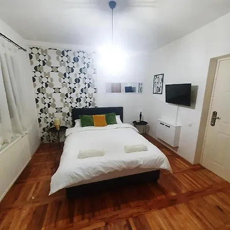 Secret Apartment *